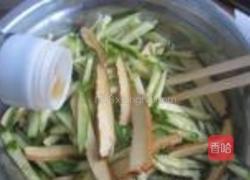 黄瓜拌香干的做法图解7