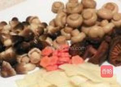 三菇烩双笋的做法图解1