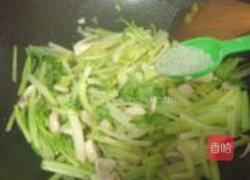 芹菜炒口蘑的做法图解7