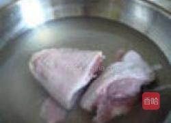 花雕冰糖黑毛猪肘的做法图解1