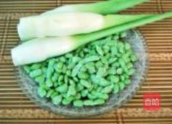 茭白炒毛豆籽的做法图解1