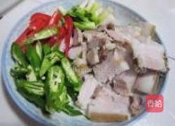 大蒜炒回锅肉的做法图解2
