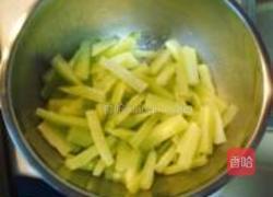 黑椒香干炒笋条的做法图解3