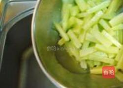 黑椒香干炒笋条的做法图解6