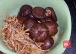 香菇金针鸡的做法图解1