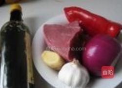 洋葱牛肉粒的做法图解1
