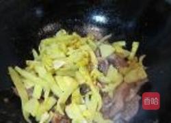 酸菜炒猪心的做法图解7