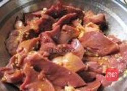 酸菜炒猪心的做法图解2
