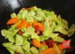 香肠炒扁豆的做法图解4