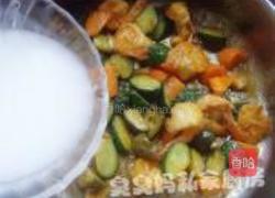 酸黄瓜炒凤尾虾的做法图解8