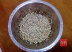 莲子薏米煲鸭汤的做法图解1