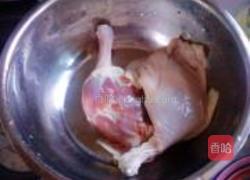 莲子薏米煲鸭汤的做法图解2