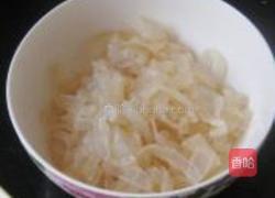 白萝卜拌海蜇的做法图解2