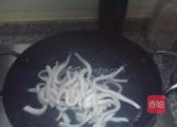 蒜香鱿鱼丝的做法图解3