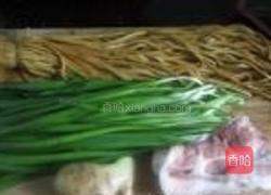 豆腐丝炒韭菜的做法图解1