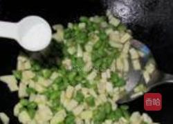 虾仁茭白炒毛豆的做法图解8