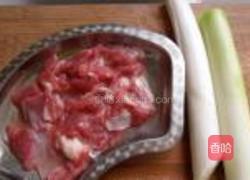 葱爆蚝油羊肉的做法图解1