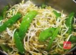自发绿豆芽炒荷豆牛肉的做法图解4
