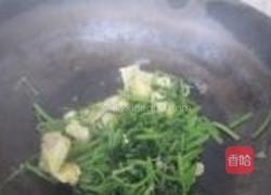 茼蒿炒鸡蛋的做法图解7