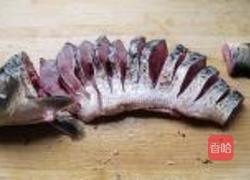 剁椒鲤鱼的做法图解1
