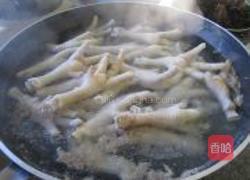 冬菇木耳焖鸡脚的做法图解3