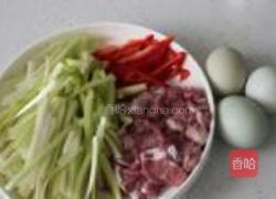 鸡蛋韭黄炒瘦肉的做法图解1