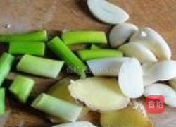 土豆烧鸭块的做法图解2