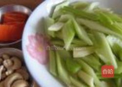 西芹腰果的做法图解1