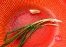 木耳腐竹拌菠菜的做法图解4