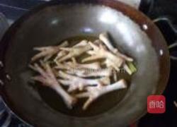 茶树菇烧凤爪的做法图解4