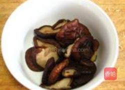 香菇娃娃菜炒大虾的做法图解1