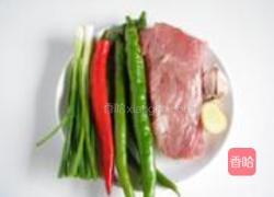 尖椒肉丝的做法图解1