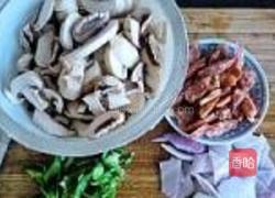 洋葱蘑菇炒香肠的做法图解3