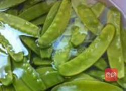 广式腊肠炒荷兰豆的做法图解3