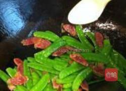 广式腊肠炒荷兰豆的做法图解6