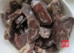 扁豆炒香肠的做法图解2