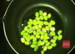 西葫芦炒豆瓣小虾的做法图解4