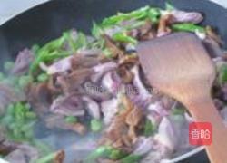 兰花菇炒鸡心的做法图解4