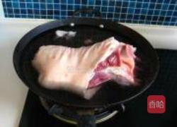 白卤肘子的做法图解3