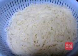 牛肉炒米粉的做法图解3