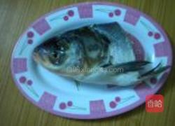 鱼头炖茄子的做法图解1
