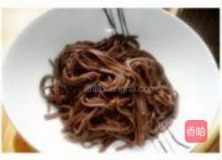 荠菜鸡蛋荞麦面的做法图解1