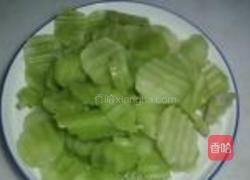 莴笋烧豆腐的做法图解1