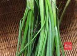 桃仁野葱炒蛋的做法图解1