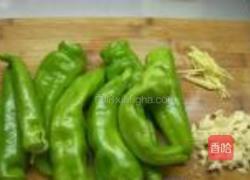 糖醋虎皮尖椒的做法图解1