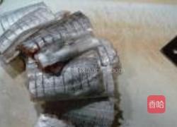 京味儿焖酥带鱼的做法图解1