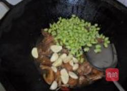 仔鸡烧毛豆的做法图解6