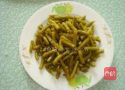 酸豆角烧鸭的做法图解2