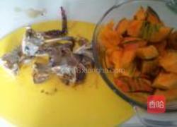 南瓜炖蟹的做法图解1