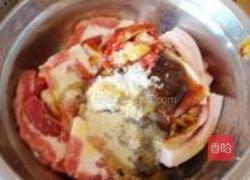 土豆粉蒸肉的做法图解2